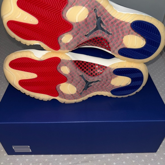 Jordan Men's Cream and Blue Sneakers - Picture 3 of 9